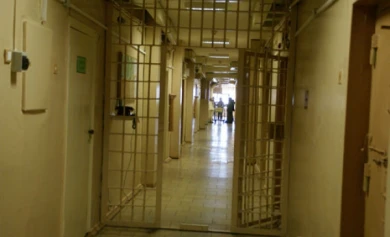 Под Воронежем иностранец, ожидавший депортации, избил полицейского табуреткой