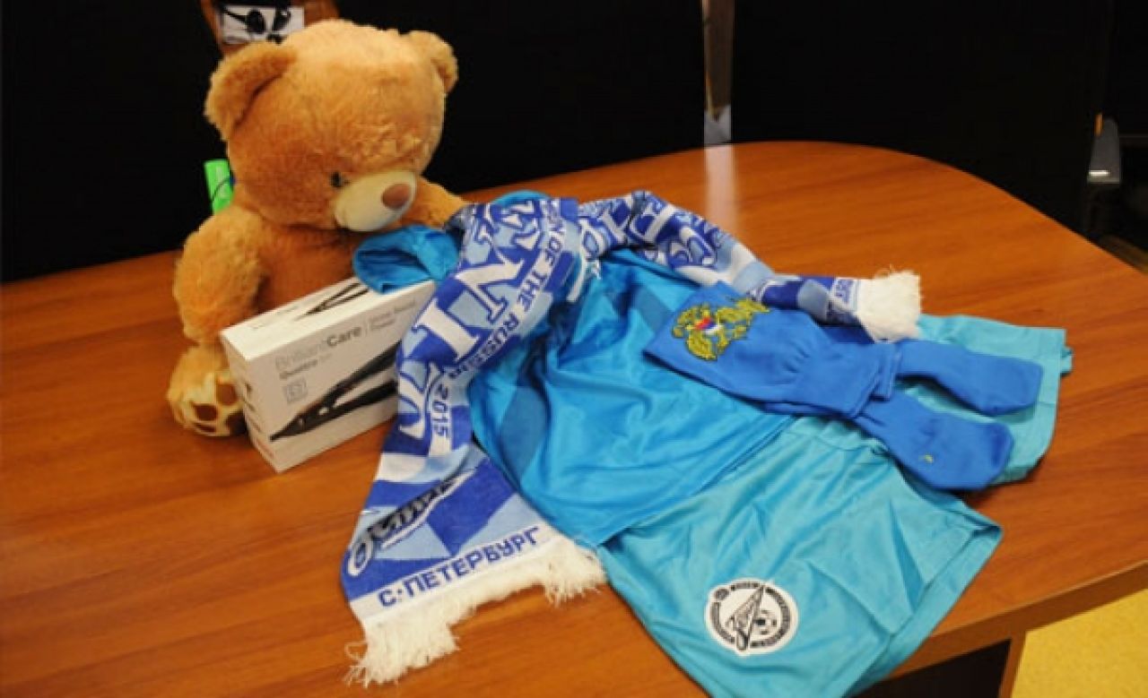 Для воспитанника Таловской школы-интерната воронежцы принесли футбольную форму