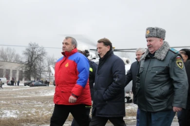 Министр МЧС, прокурор и губернатор осматривают развалины сгоревшего интерната