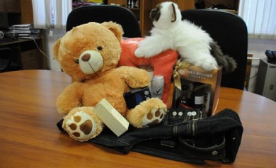 Для детей из Таловского дома-интерната принесли фотоаппарат и джинсы