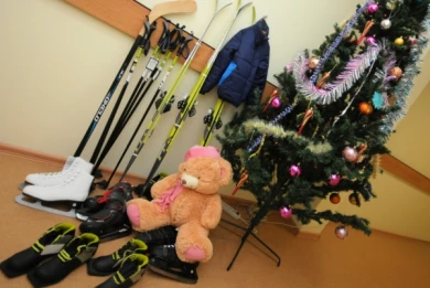 Для многодетных семей воронежцы принесли лыжи, коньки и игрушки