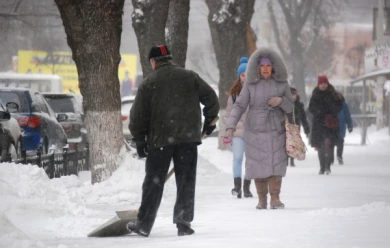 Александр Гусев пообещал «поддавливать» управляющие компании из-за плохой уборки снега