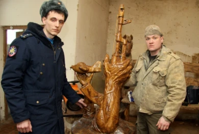 Первый памятник погибшему в Сирии лётчику воронежец передал в Липецк