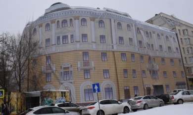 В Воронеже власти укрыли дом на площади Ленина новым баннером