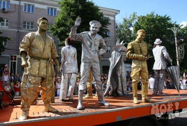 Воронежцы смогут принять участие в параде уличных театров на Платоновфесте