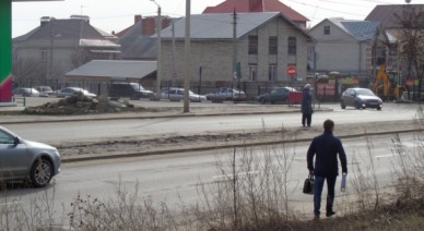 В Воронеже жильцам нового микрорайона приходится каждый день рисковать жизнью на...