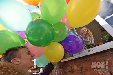 В Воронеже девушке и парню, сделавшему ей предложение на автовышке, пригрозили о...