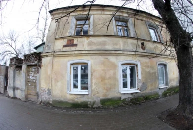 Жильцы дома XIX века, дожидаясь переселения, вынуждены скитаться по съёмным квартирам