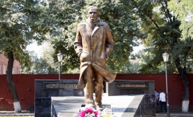 Воронежцев приглашают на пешую экскурсию «Платонов без цензуры»