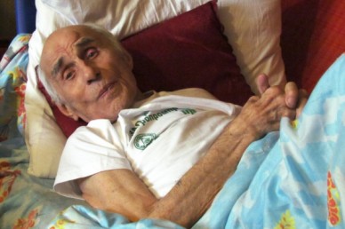 Ветеран войны пожаловался, что в БСМП санитарки его толкали и били по лицу