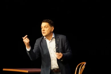 Сергей Маковецкий в Воронеже рассказал, за что обиделся на Познера и ушёл с интервью