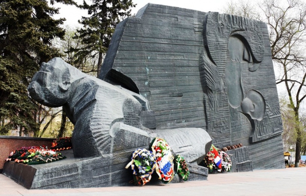 Памятник Славы