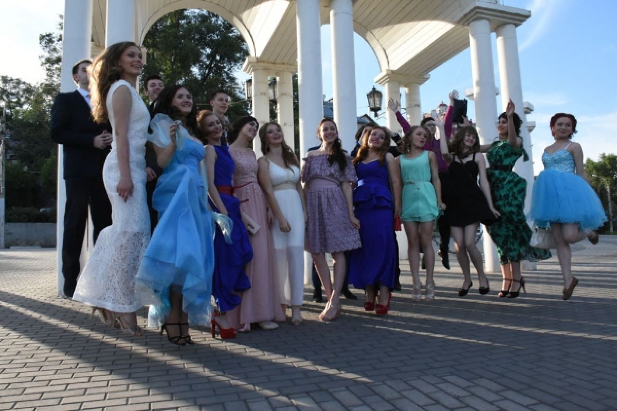 Сегодня почти 5000 воронежских выпускников прощаются со школой