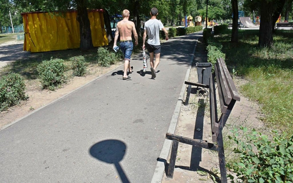 Скамейки в парке "Южный"