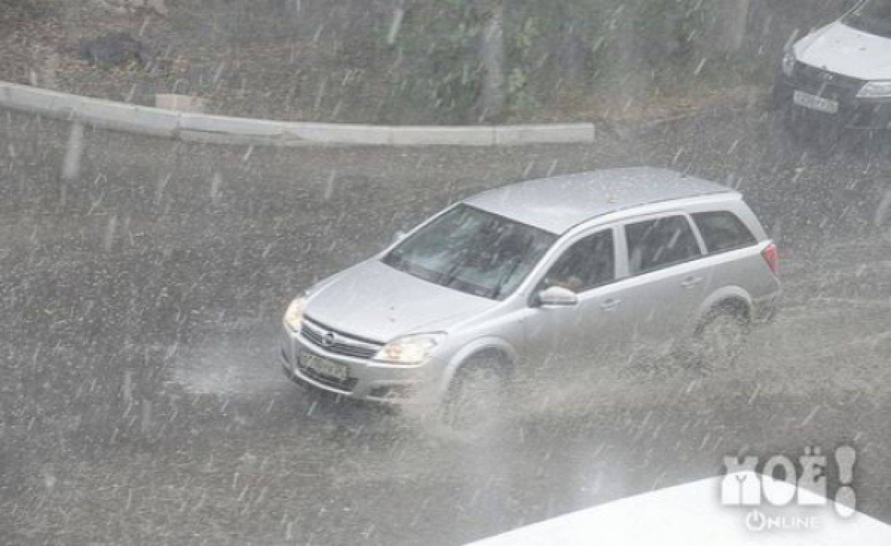Спасатели предупреждают воронежцев о граде, грозе и шквалистом ветре