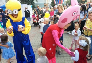 Праздник от «МОЁ!» на проспекте Революции начался с хоровода