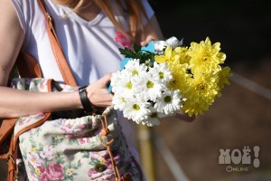 Люди принесли цветы и свечи к месту гибели Екатерины