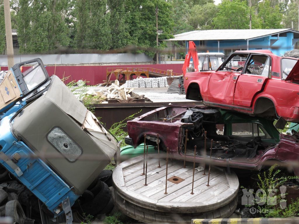 Воронеж заполонили заброшенные автомобили