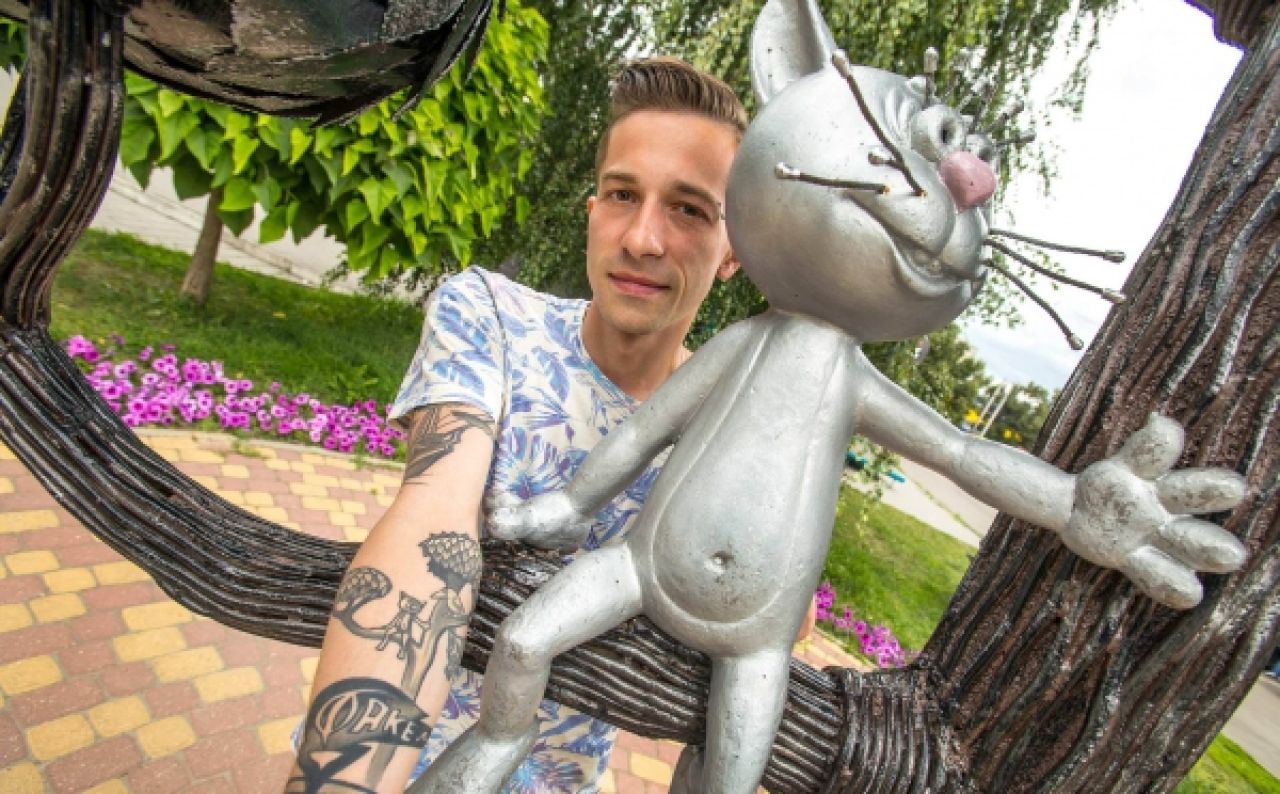 Воронежец наколол себе патриотические татуировки с достопримечательностями города