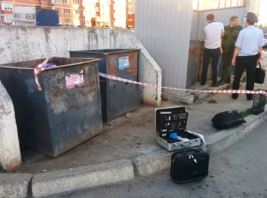 В смерти младенца, найденного в мусорном баке, подозревают его мать