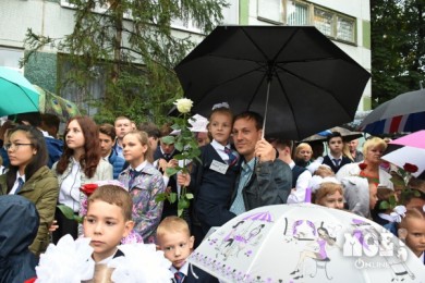 Школьные линейки в Воронеже 1 сентября прошли под дождём