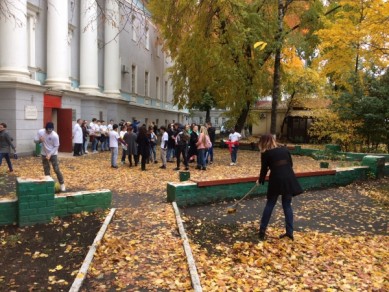 Субботнику у воронежской больницы, где Летучая нашла тараканов, помешал дождь