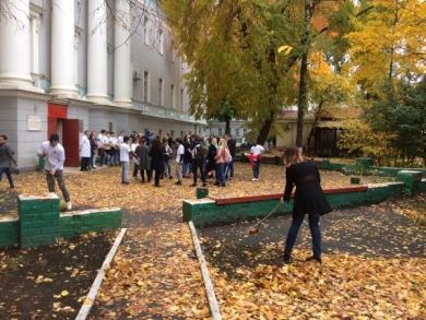 Субботнику у воронежской больницы, где Летучая нашла тараканов, помешал дождь