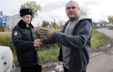 Лучший воронежский участковый спасает бабушек, бывших зэков и алкоголиков