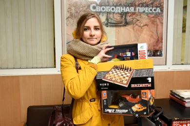 Читатели «МОЁ!» передали для акции «Стань волшебником» шахматы и игрушки
