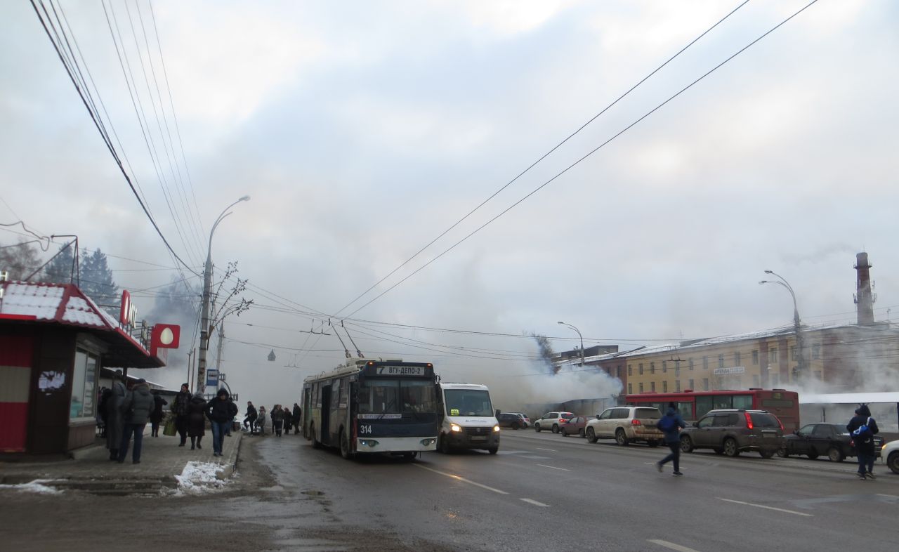 Пожар в переходе у Политеха спровоцировал пробки на Московском проспекте
