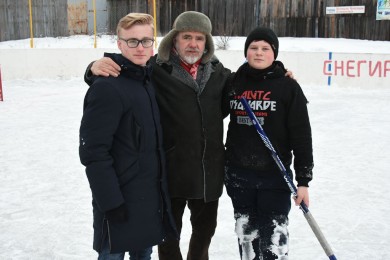 В Боровом местные активисты на месте свалки построили хоккейную площадку