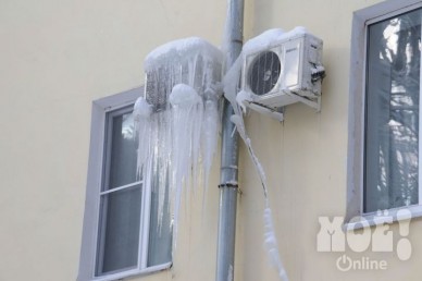 Воронежцев предупреждают о падении сосулек с крыш