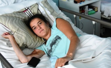Парализованной девушке, пережившей невероятные испытания, требуется помощь