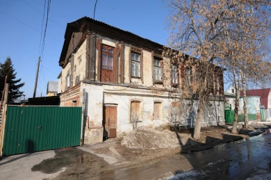 В Воронеже уникальное окно исторического здания сменили на пластиковое
