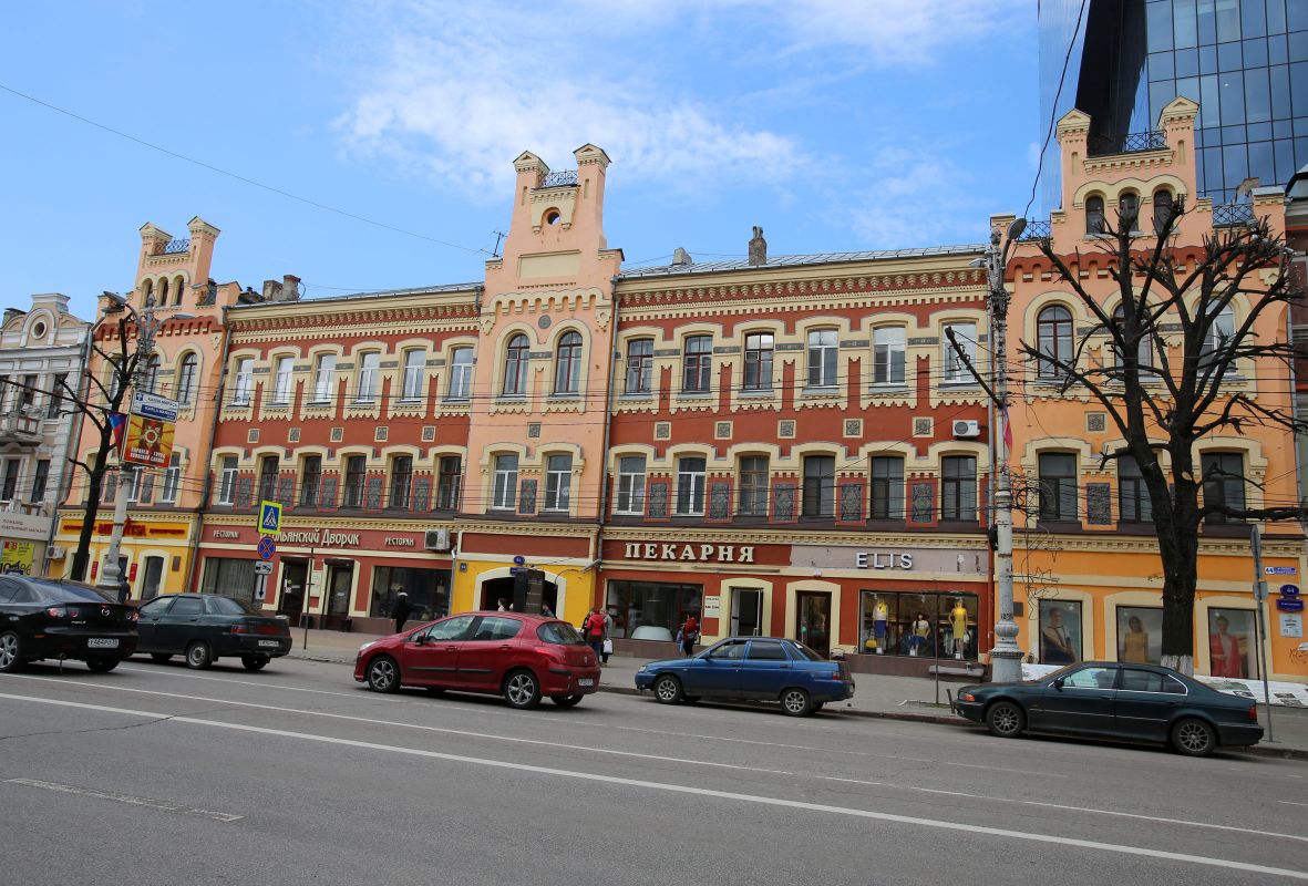 Дом 44 на проспекте Революции