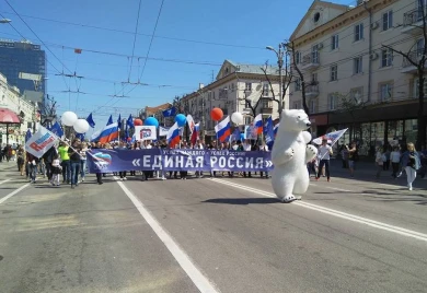 Первомайское шествие в Воронеже возглавил белый медведь
