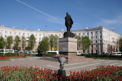 Как памятник Черняховскому тайно вывезли из Литвы в Воронеж