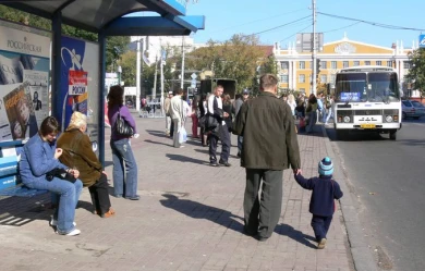 В Воронеже спешившая на автобус женщина сбила с ног пенсионерку
