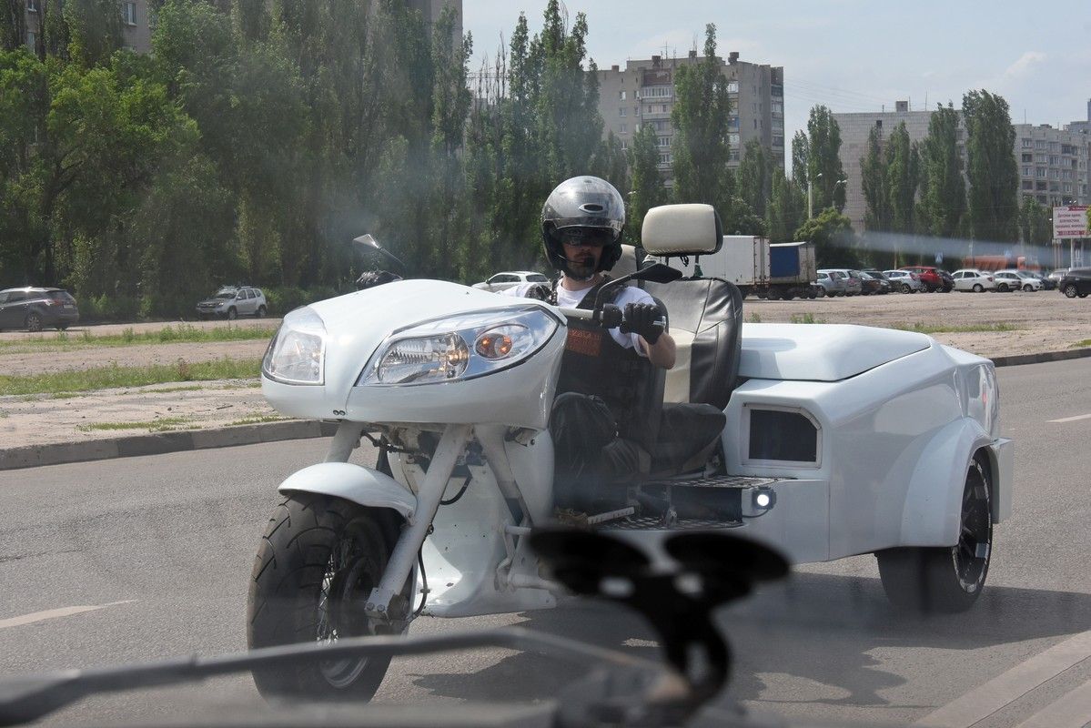 По Воронежу катается гибрид автомобиля и мотоцикла
