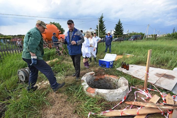 Воду из злополучного колодца в Масловке откачали
