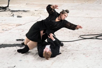 На сцене воронежской Драмы актеры дрались и грубо выражались