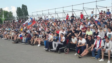 В Воронеже зрители за час до матча заняли всю трибуну на Адмиралтейке
