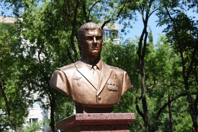 В Воронеже открыли памятник Герою России Роману Филипову