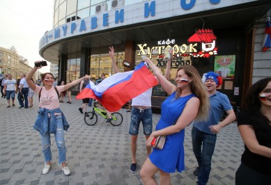 Воронежцы вышли на улицы, празднуя победу сборной России