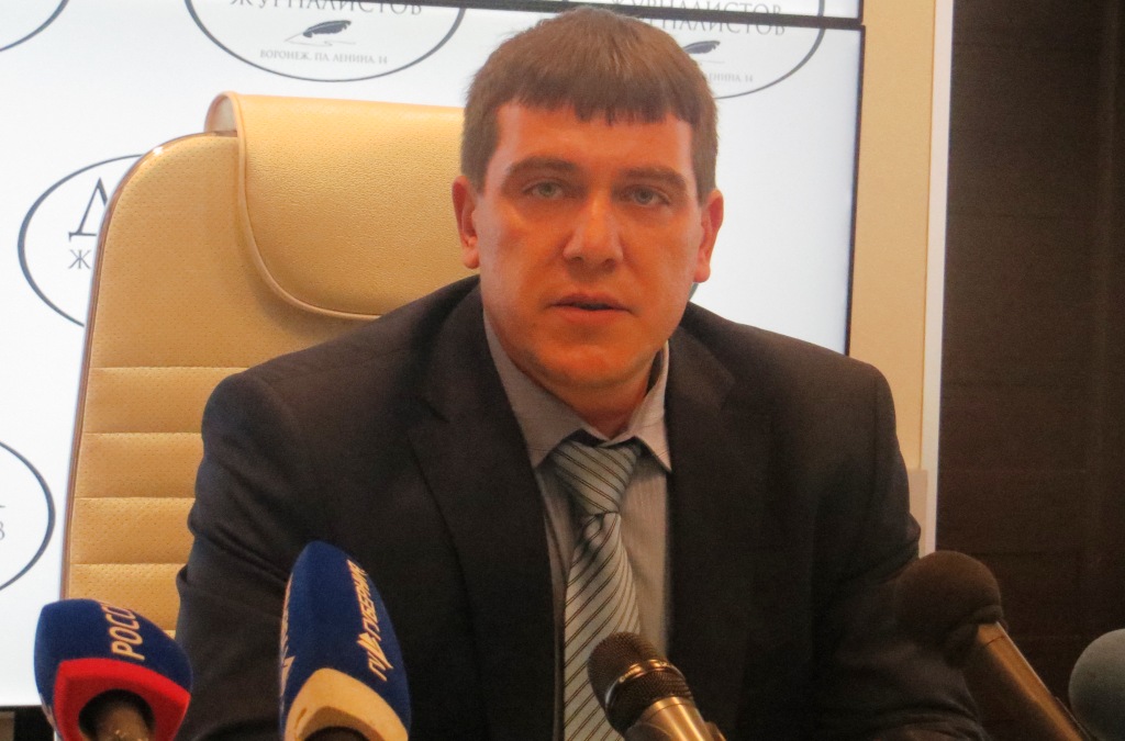 И.о. руководителя департамента транспорта и автомобильных дорог правительства области Максим Оськин