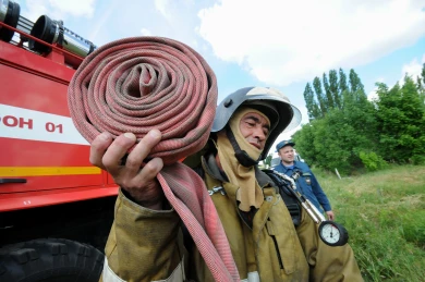 Под Воронежем дачный дом загорелся из-за попавшей в него молнии