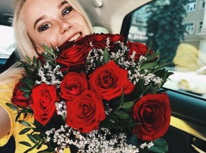 Судя по соцсетям спортсменки, ей часто дарят цветы