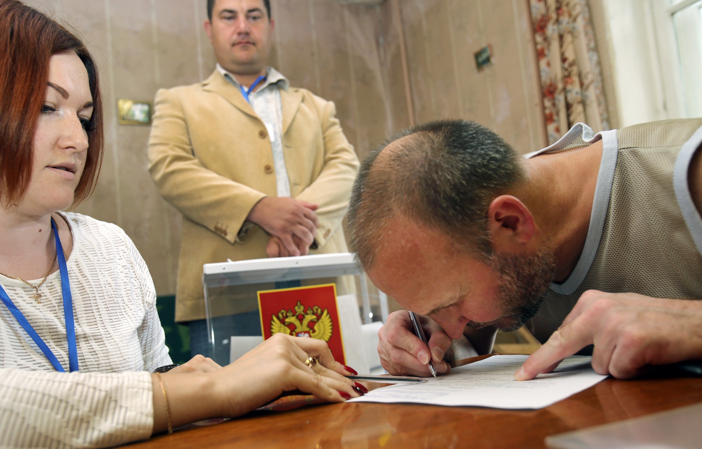 В Воронеже проголосовали избиратели, которые никогда не увидят кандидатов