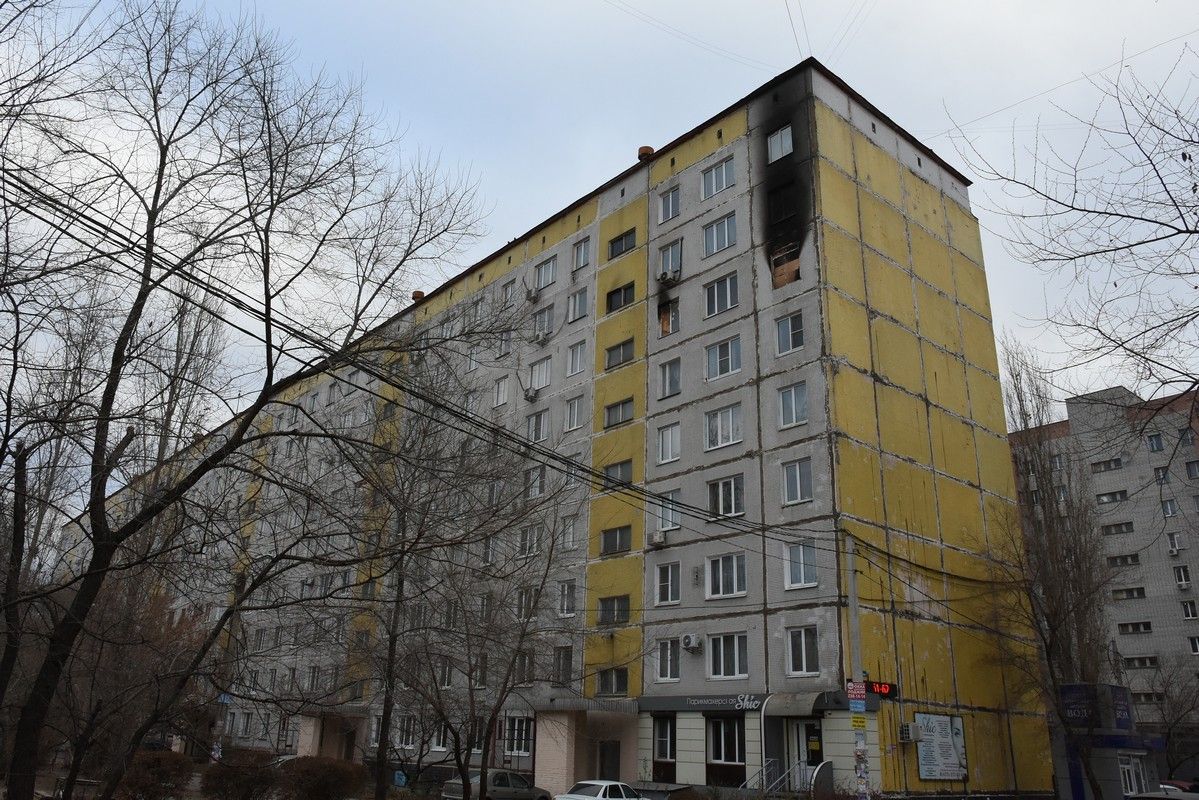 Пожар, который унёс жизни пенсионерки и её внучки, произошёл в этом доме в квартире на седьмом этаже