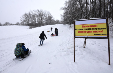 Почему в Воронеже нет нормальных ледяных горок для массового катания?
